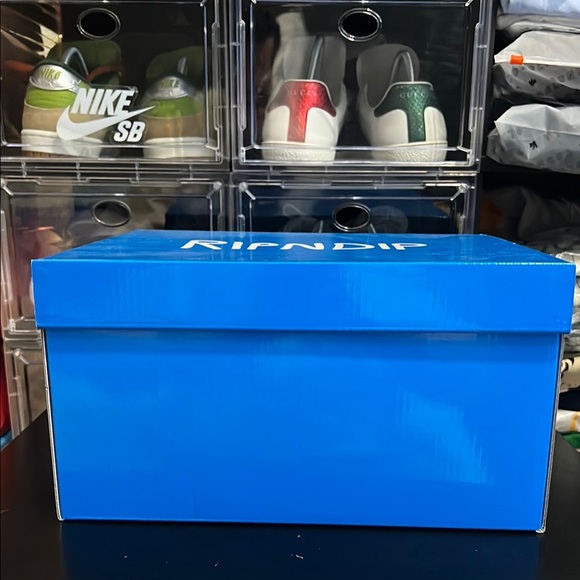 LORD DEVIL PLUSH SLIPPERS (RED)
SIZE: S/M - 4-8 - Picture 12 of 12